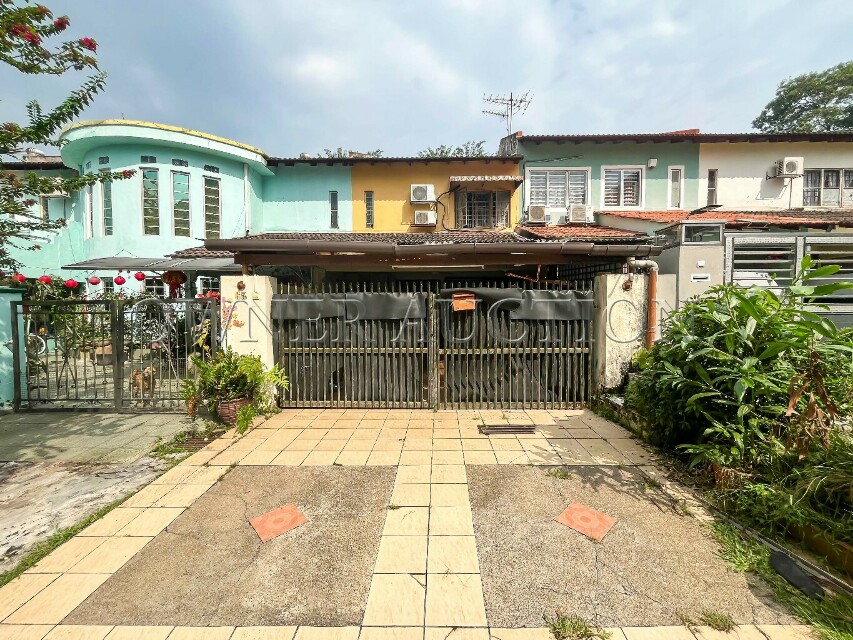 [Strategic location] 2 Storey Terrace House [7 min to The Mines Shopping Mall]
