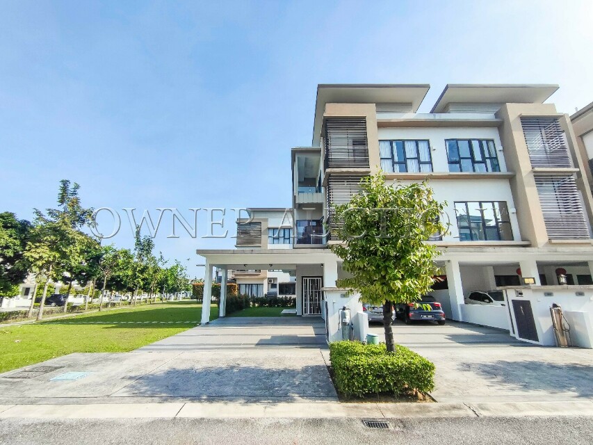 [Direct access via the Plaza Toll Ayer Hitam] Town House [3 min to 16 Sierra MRT Station]