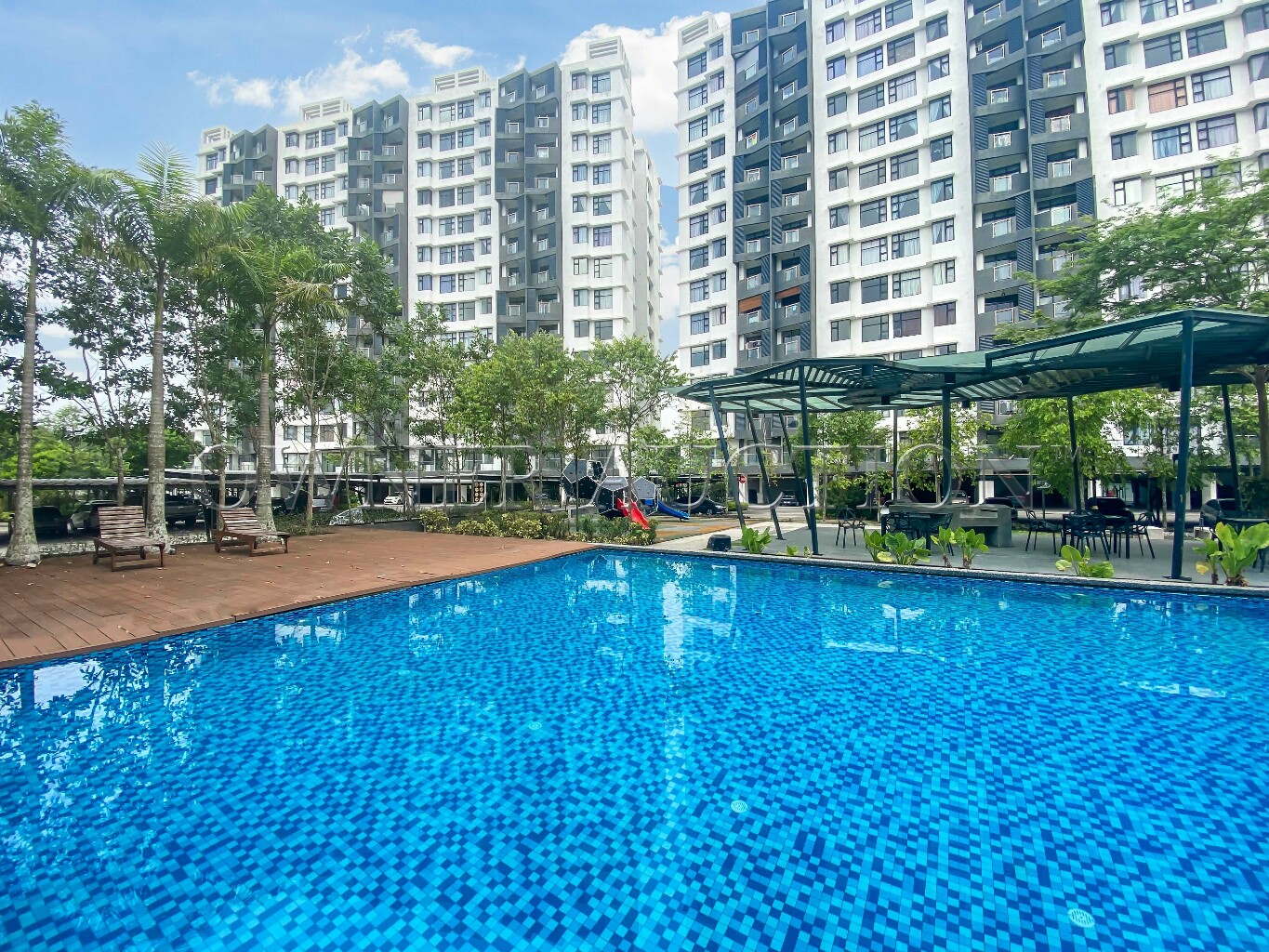 Freehold Condominium [Strong Rental Potential]