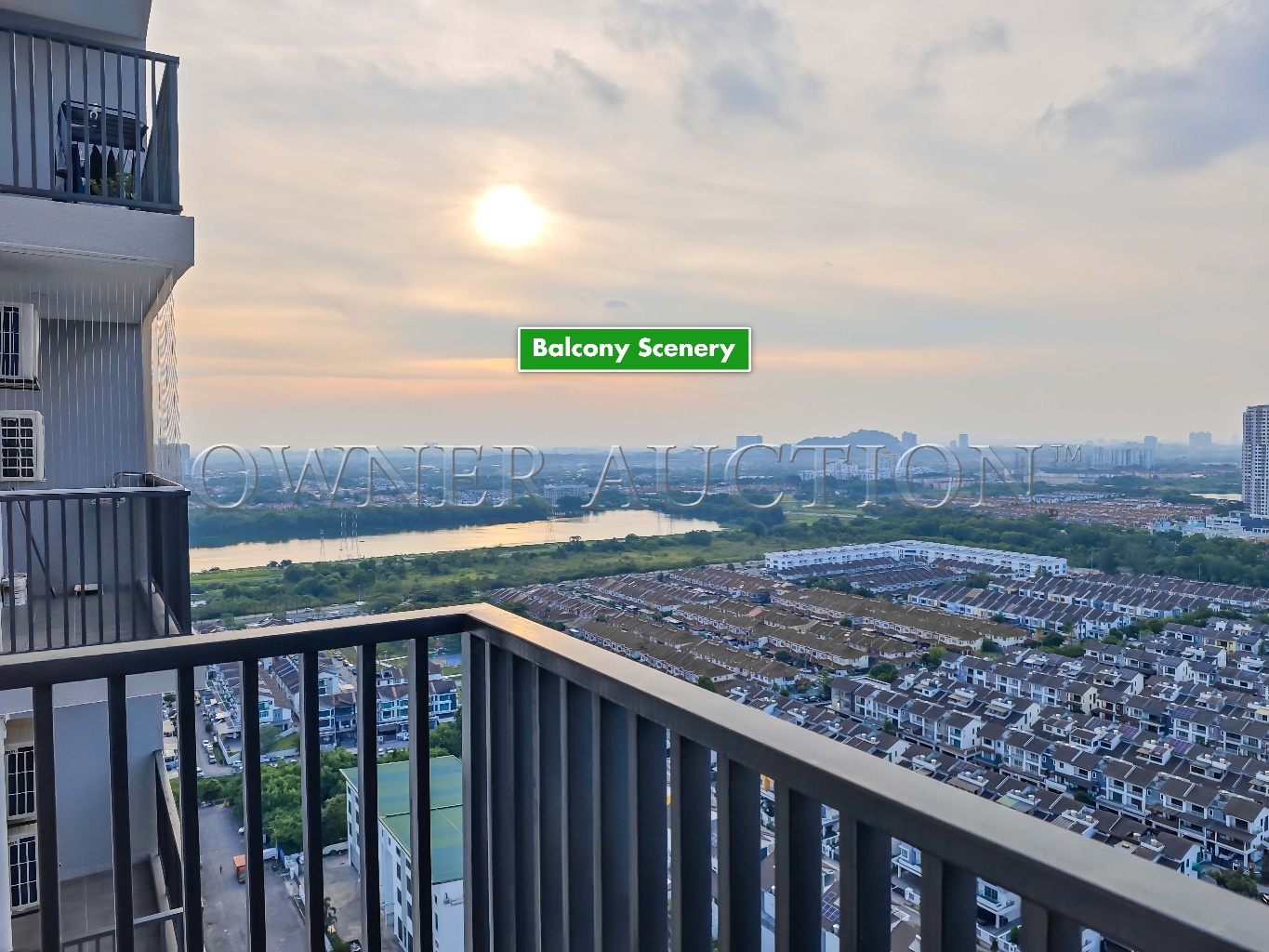 [Balcony unit with lake view] Service Apartment [4 min to Uptown Puchong Night Bazaar]