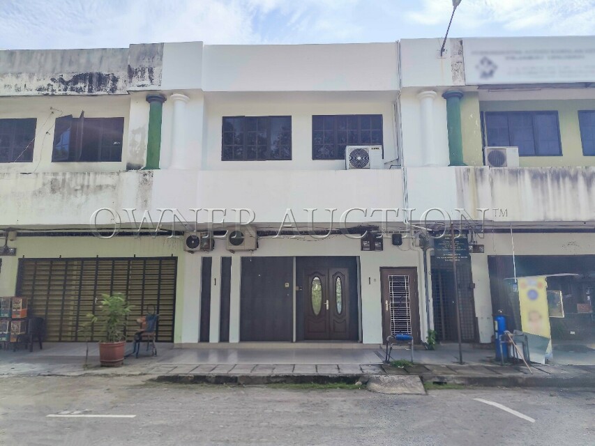 [Strategically located in one of Ipoh’s established commercial zone] 2 Storey Shop, Renovated [Facing the main road with strong foot traffic]