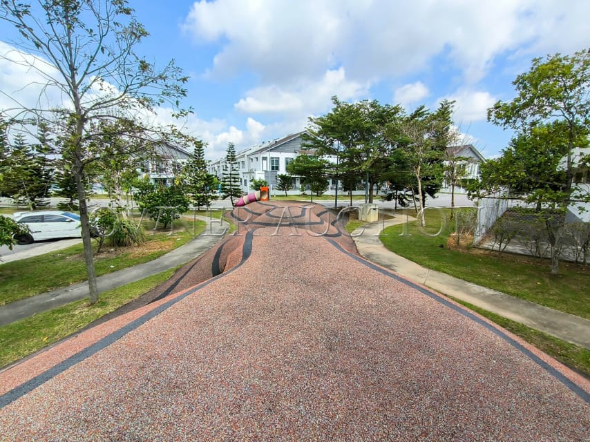 [Brand new unit; With extra land] 2 Storey Terrace House [5 min to Sanctuary Mall, Lotus's Rimbayu and Quayside Mall]