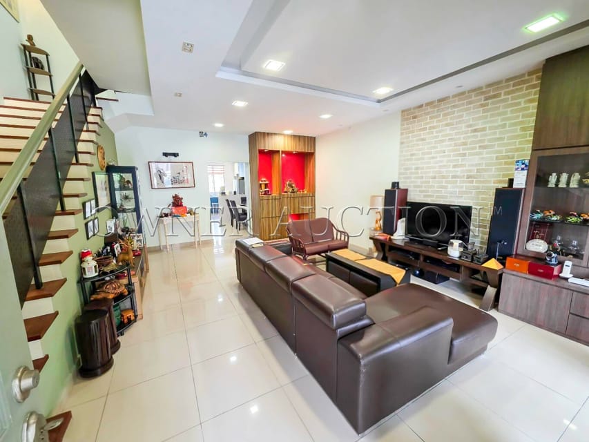 [Fully Renovated unit; 20' X 70'] 2 Storey Terrace House [10 mins to 10 AEON Mall Bukit Tinggi; 15 mins to Lotus's Rembayu]