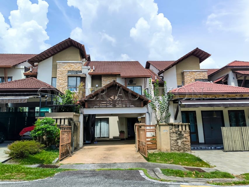 [Upcoming LRT3 line links Shah Alam to Bandar Utama & Klang] 2.5 Storey Terrace House [4 mins to Aeon Shah Alam]