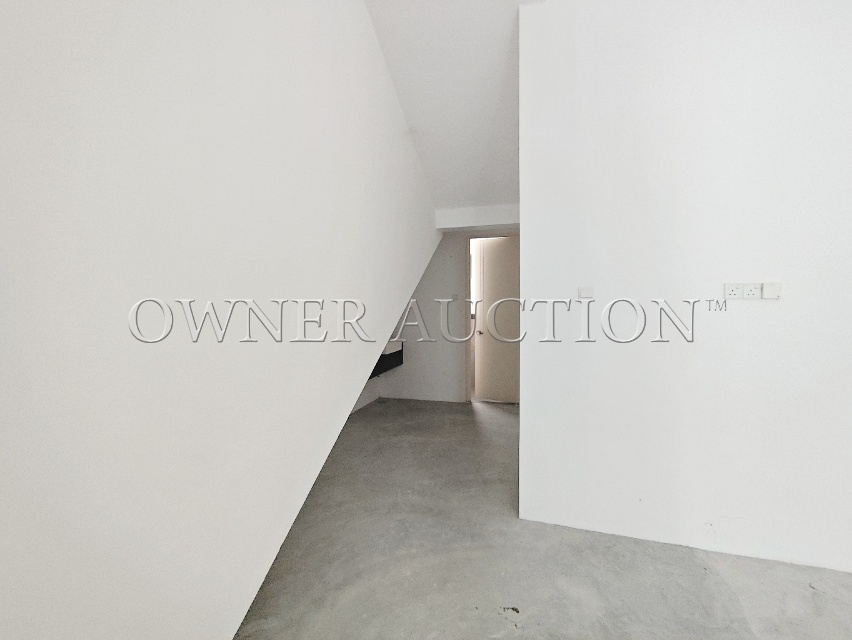 [Prime Commercial Shop Lot At Vervea] Freehold 3 Storey Commercial Shop Lot with Lift @ Business Street [Invest in Penang's fast-growing commercial hub]