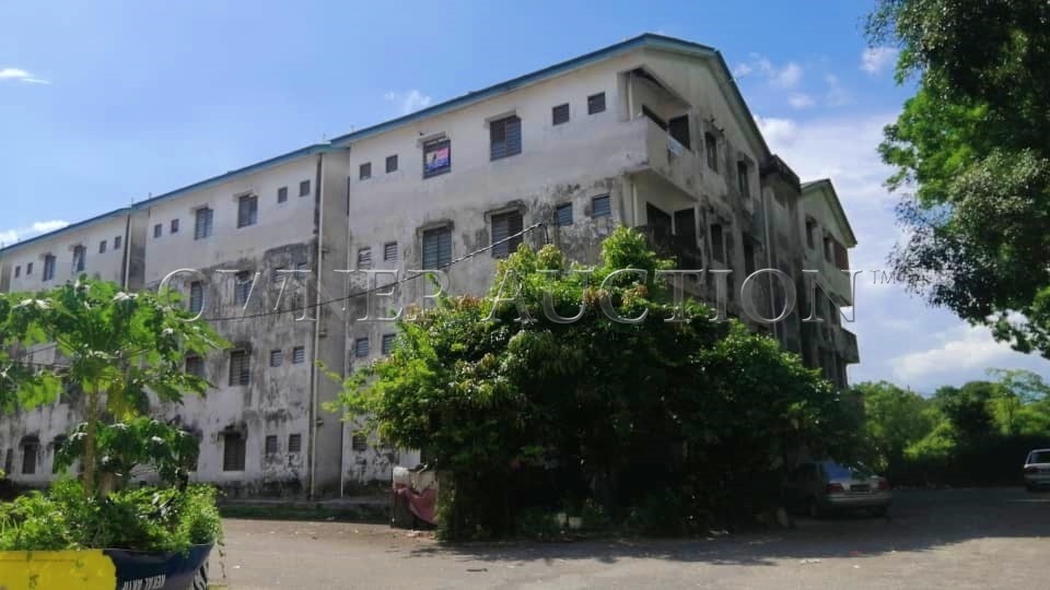 Flat [3 min to Lotus's Kampar; 6 min to Econsave Kampar; 8 min away from Kampar KTM Station]
