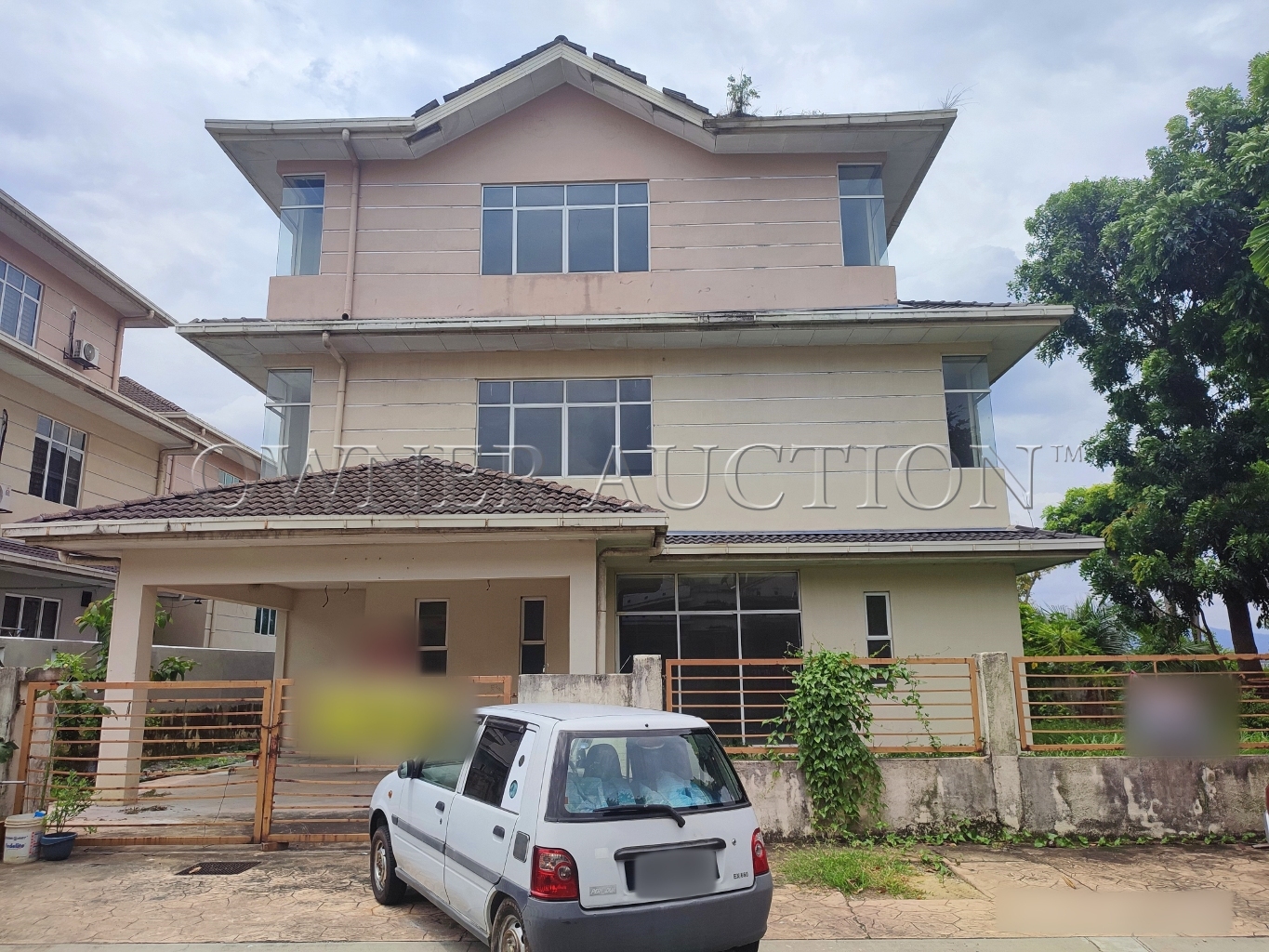 [Vacant Unit] 4 + 1 Room 3 Storey Cluster House, Corner Lot [3 min to Monterez Golf & Country Club; 4 min to Econsave Kampung Baru Subang; 10 min to Bandar Pinggiran Subang]