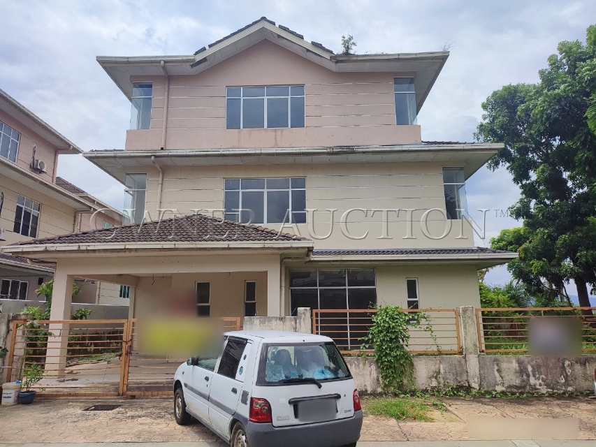 [Vacant Unit] 4 + 1 Room 3 Storey Cluster House, Corner Lot [3 min to Monterez Golf & Country Club; 4 min to Econsave Kampung Baru Subang; 10 min to Bandar Pinggiran Subang]