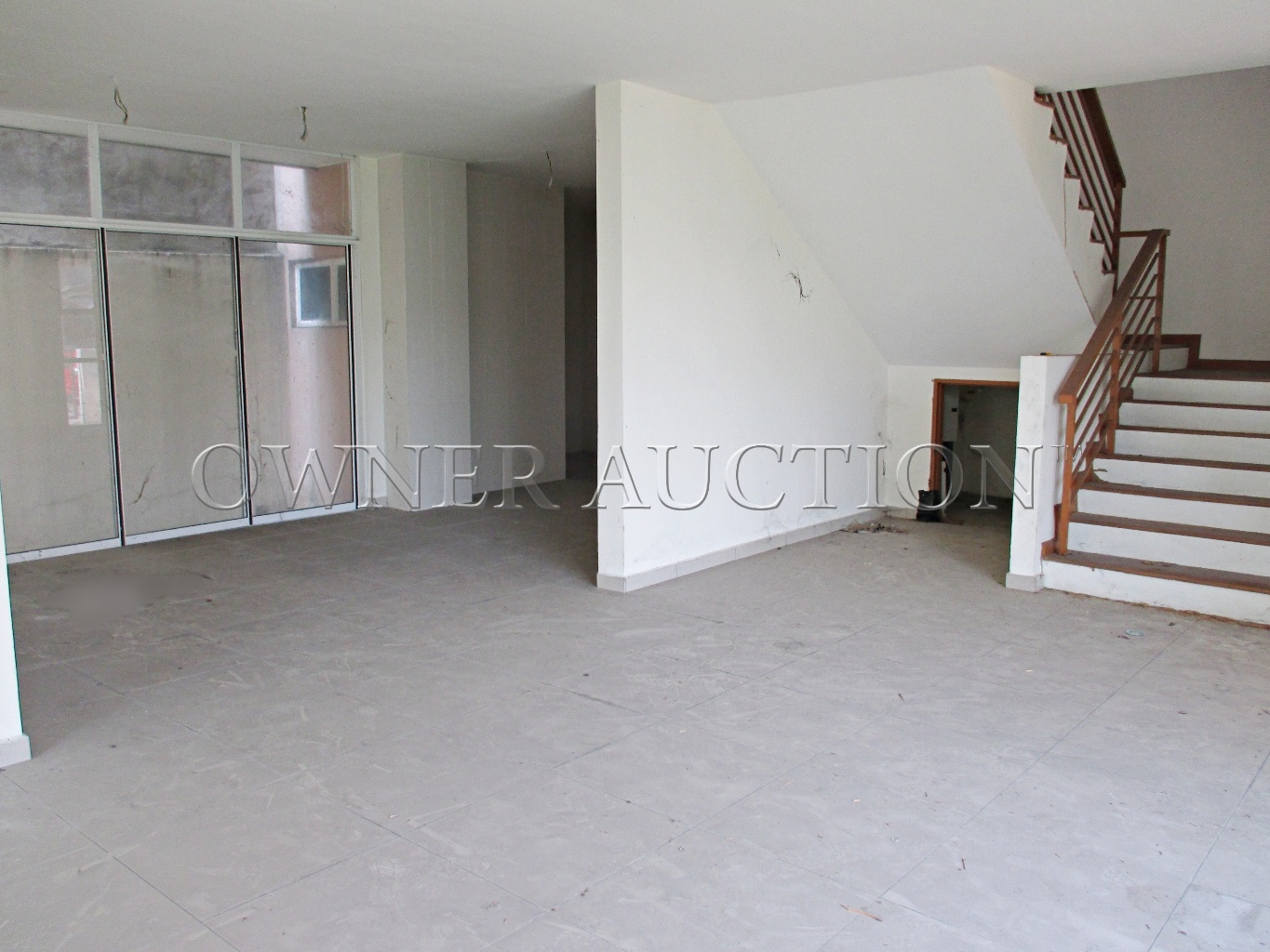 [Vacant Unit] 3 Storey Cluster House [3 min to Monterez Golf & Country Club; 4 min to Econsave Kampung Baru Subang; 10 min to Bandar Pinggiran Subang]
