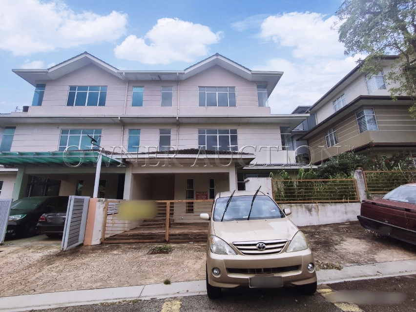 [Vacant Unit] 4 + 1 Room 3 Storey Cluster House [3 min to Monterez Golf & Country Club; 4 min to Econsave Kampung Baru Subang; 10 min to Bandar Pinggiran Subang]