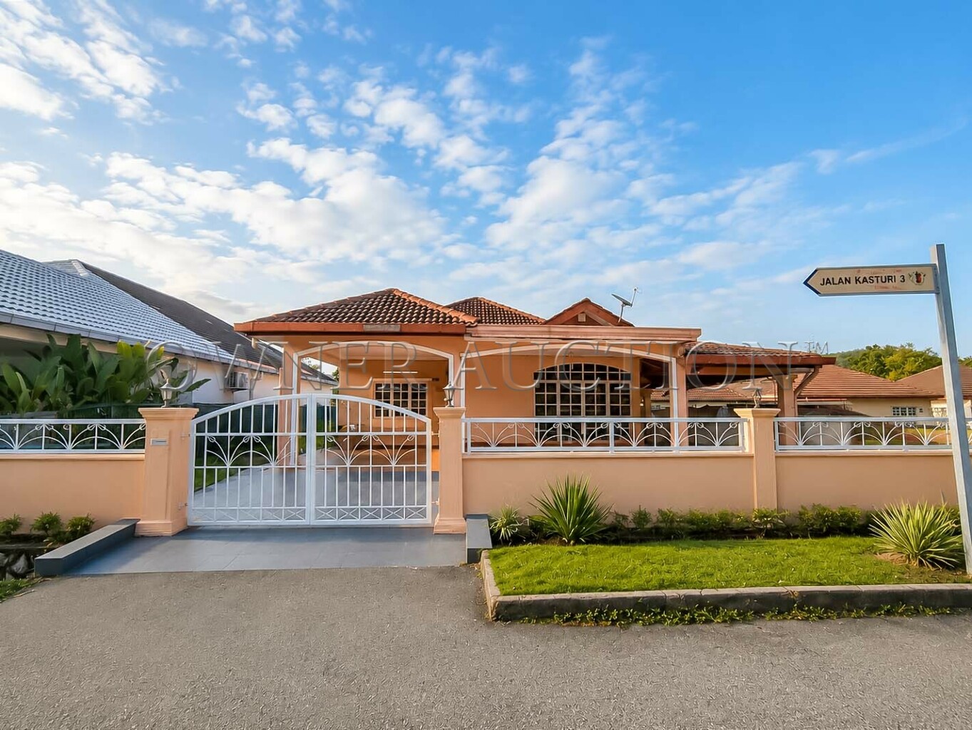 [Guarded Community at Kastrui Heights, Nilai] 1 Storey Bungalow House [Nearby to Nilai Spring Golf & Country Club; Easy Access via ELITE, LEKAS & PLUS Highways]