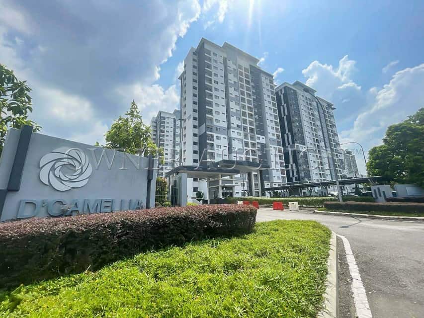 [Vacant unit with Balcony] Freehold Condominium [5 min to Setia EcoHill Mall]