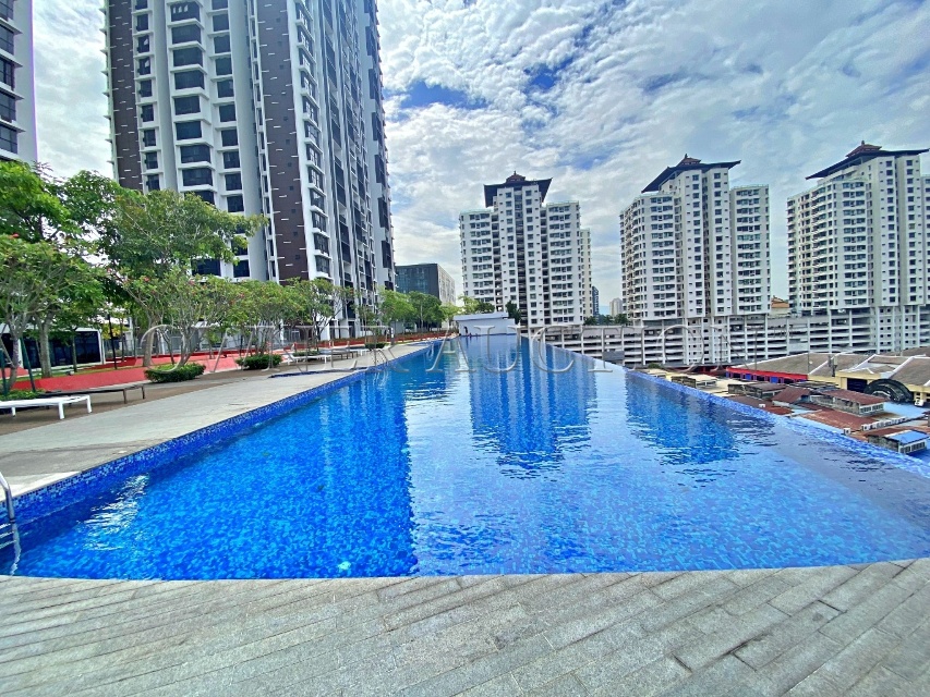 [ROI up to 5%; Potential investment unit for expatriates and foreigners] Service Apartment [Located within the heart of Seri Kembangan;  5 min to SMK Desa Serdang & Serdang Jaya MRT Station]
