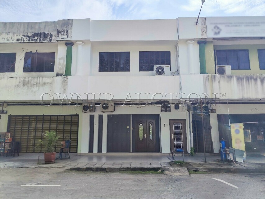 [Strategically located in one of Ipoh’s established commercial zone] 2 Storey Shop [Facing the main road with strong foot traffic]