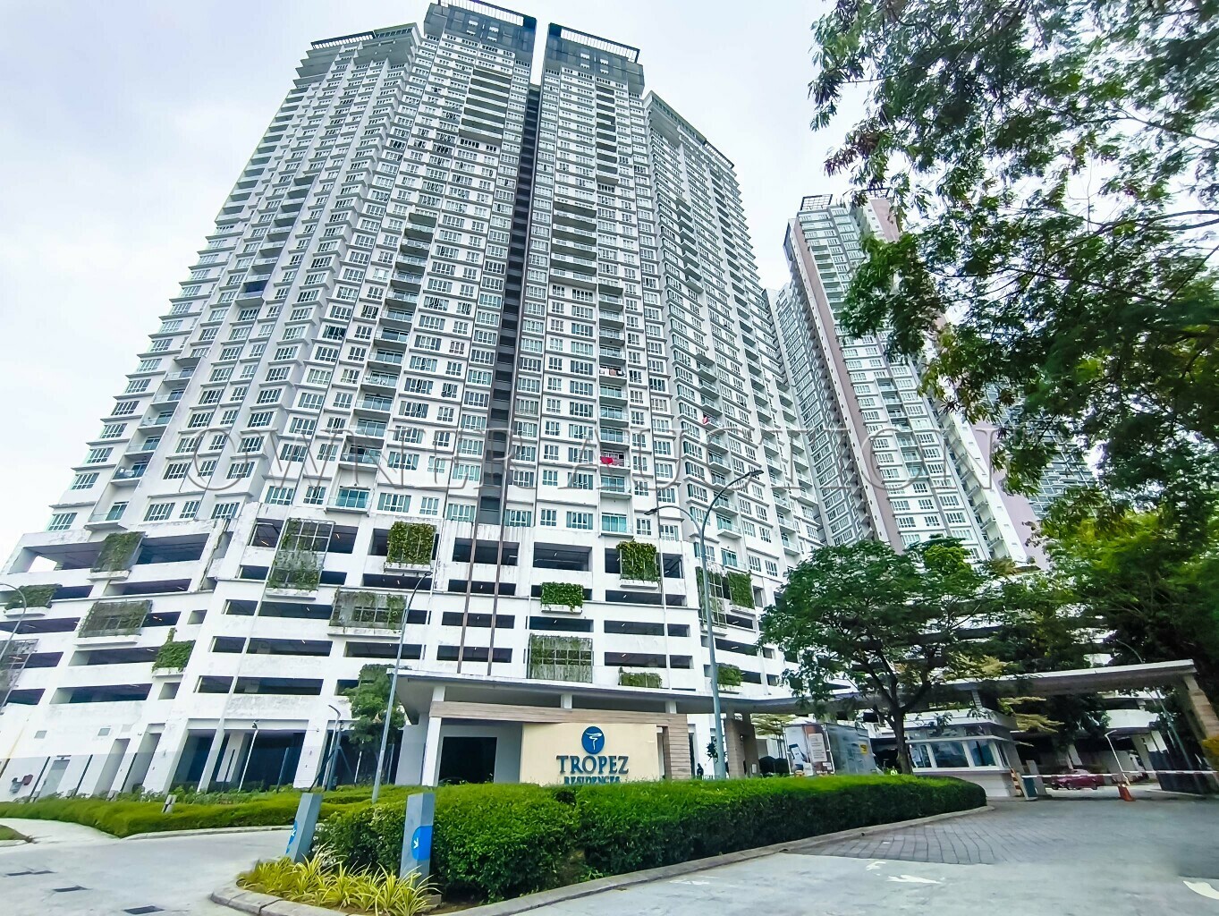 [Vacant corner unit with Strata Title issued] Service Apartment [Prime location-Danga Bay, Johor Bahru]