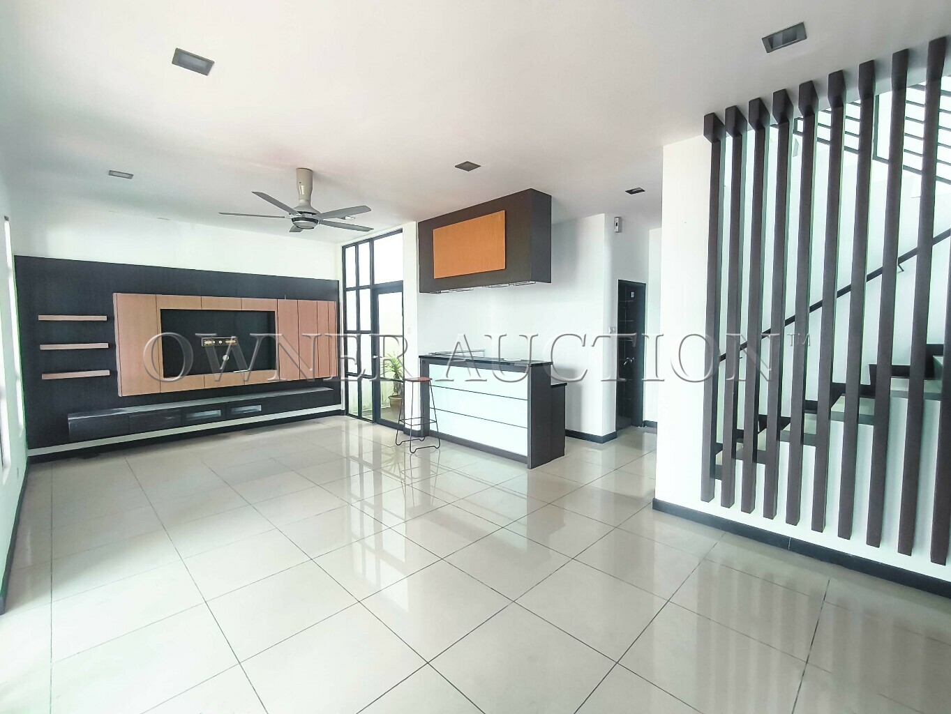 [Gated and Guarded Housing Area, Renovated House, Partially Furnished] 3 Storey Semi Detached House [10 min to Mydin Mall Mutiara Rini, 10 min to Skudai Terminal Tun Aminah]