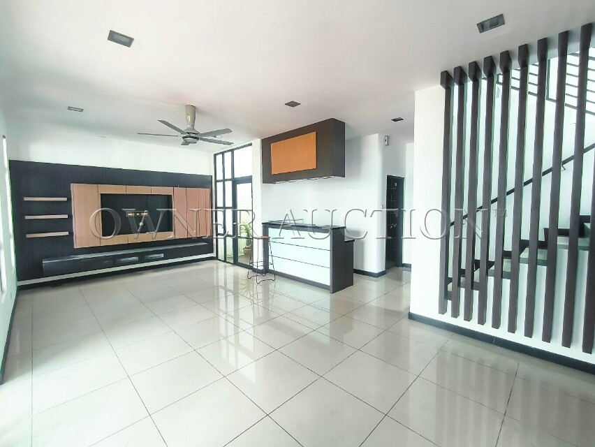 [Gated and Guarded Housing Area, Renovated House, Partially Furnished] 3 Storey Semi Detached House [10 min to Mydin Mall Mutiara Rini, 10 min to Skudai Terminal Tun Aminah]
