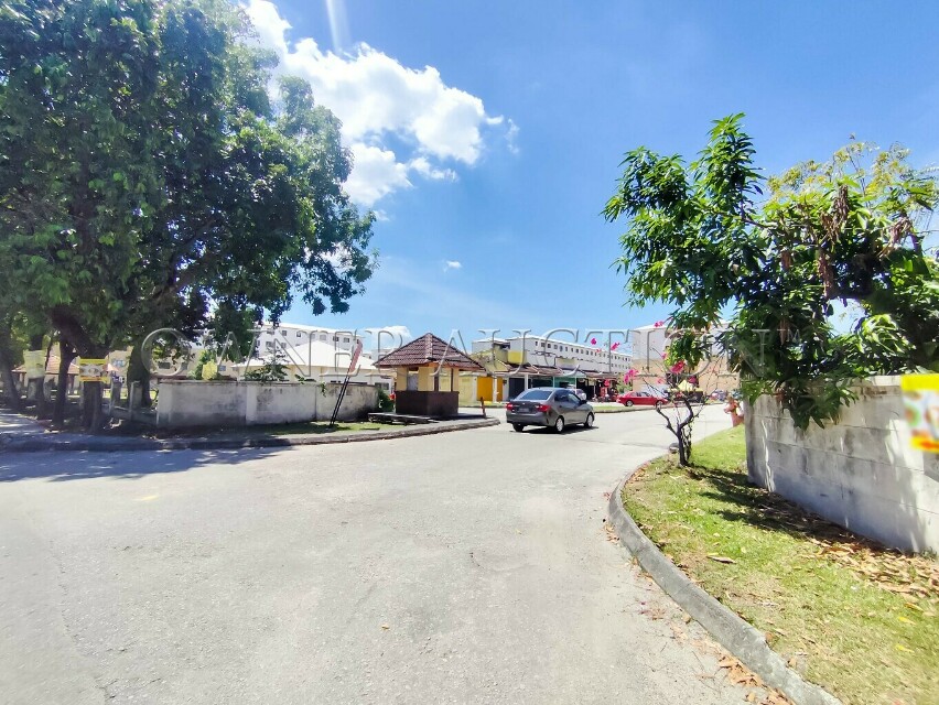 [Vacant Unit] Flat, Low Cost [13 min to Klang Parade, 13 min to Aeon Bukit Raja]