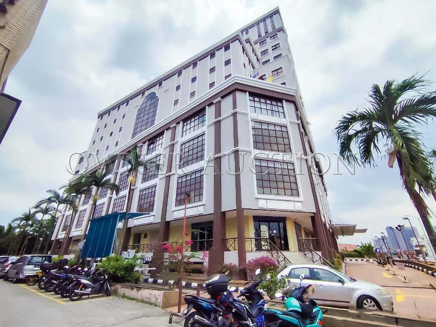 [Renovated unit; Ideal for ready-to-use office space] Office [3 min walk to shops, banks & eateries along Jalan Othman (PJ Old Town), 6 min to Taman Jaya LRT Station]