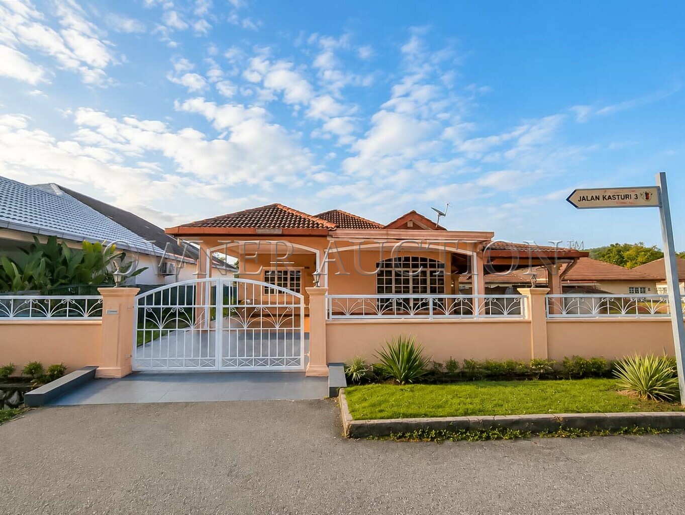 [Guarded Community at Kastrui Heights, Nilai] 1 Storey Bungalow House [Nearby to Nilai Spring Golf & Country Club; Easy Access via ELITE, LEKAS & PLUS Highways]