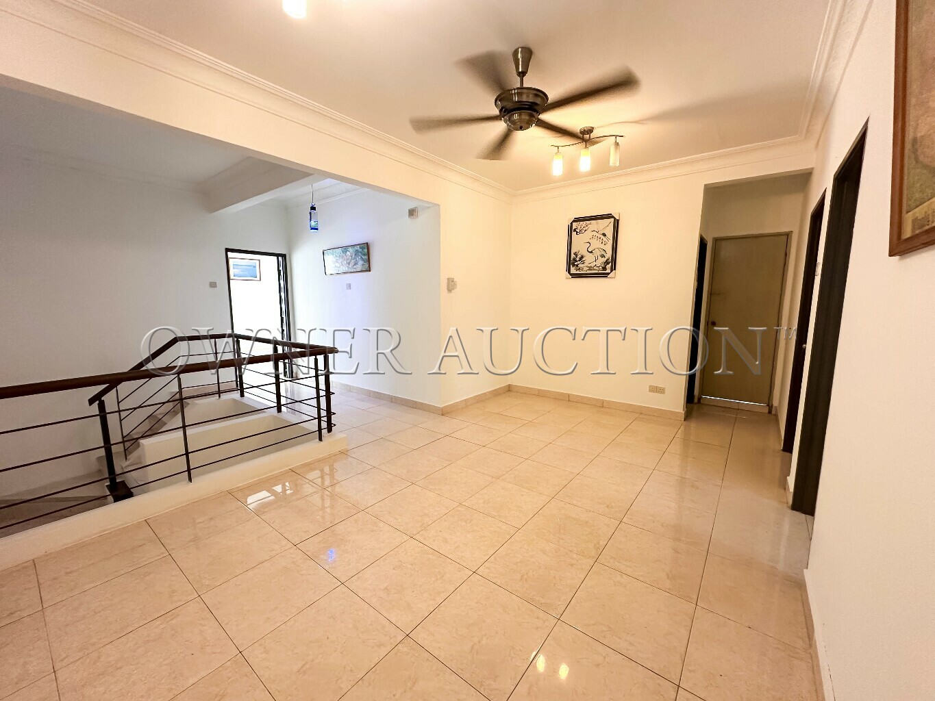 [Partially Furnished, Jalan Sri Utara] Town House [9 min to KTM Kampung Batu, 10 min to Mrt Station Kentonmen]