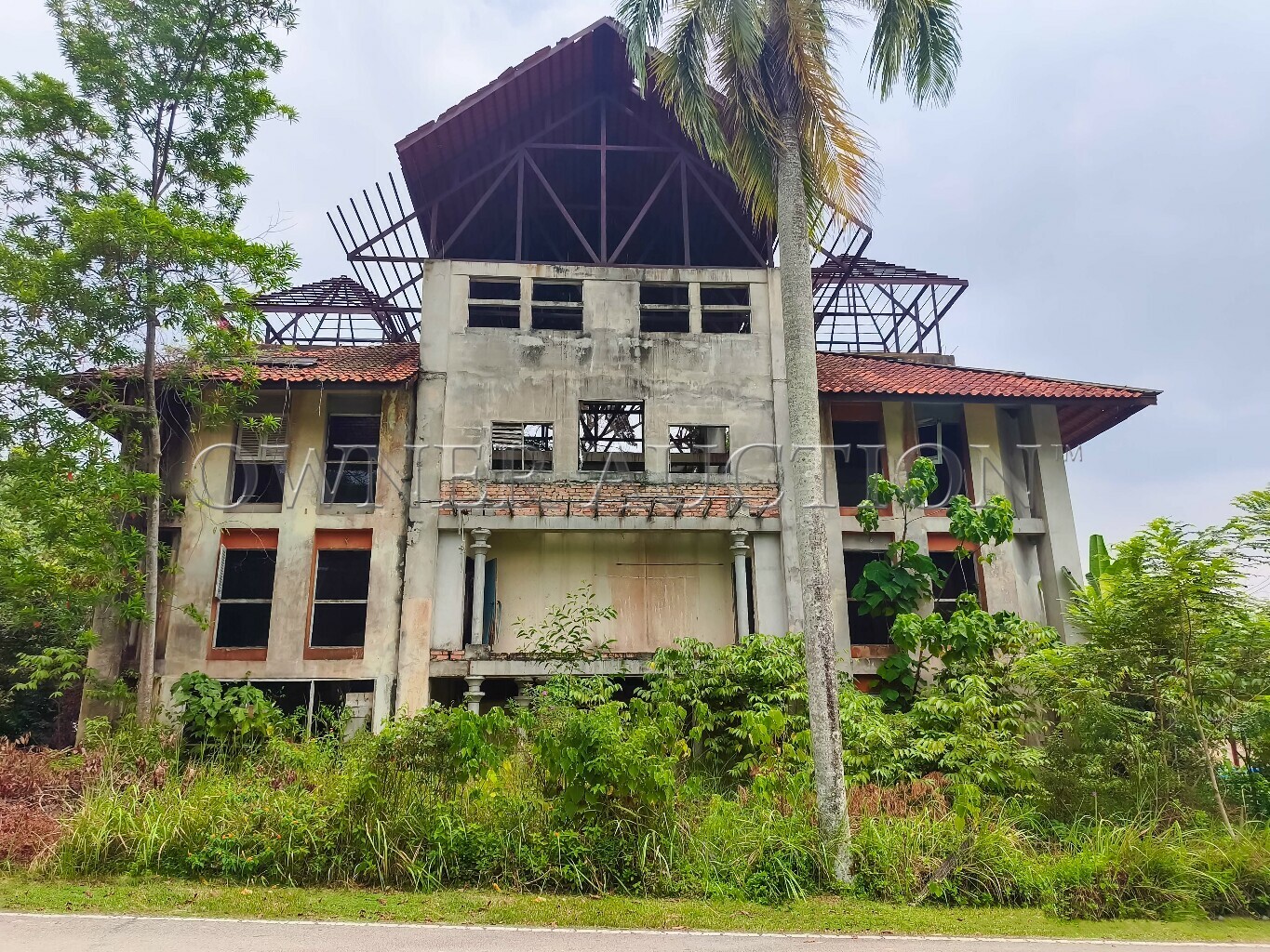 [Property with renovation and redevelopment opportunity] Detached House [Convenient access to Senawang town and surrounding amenities]