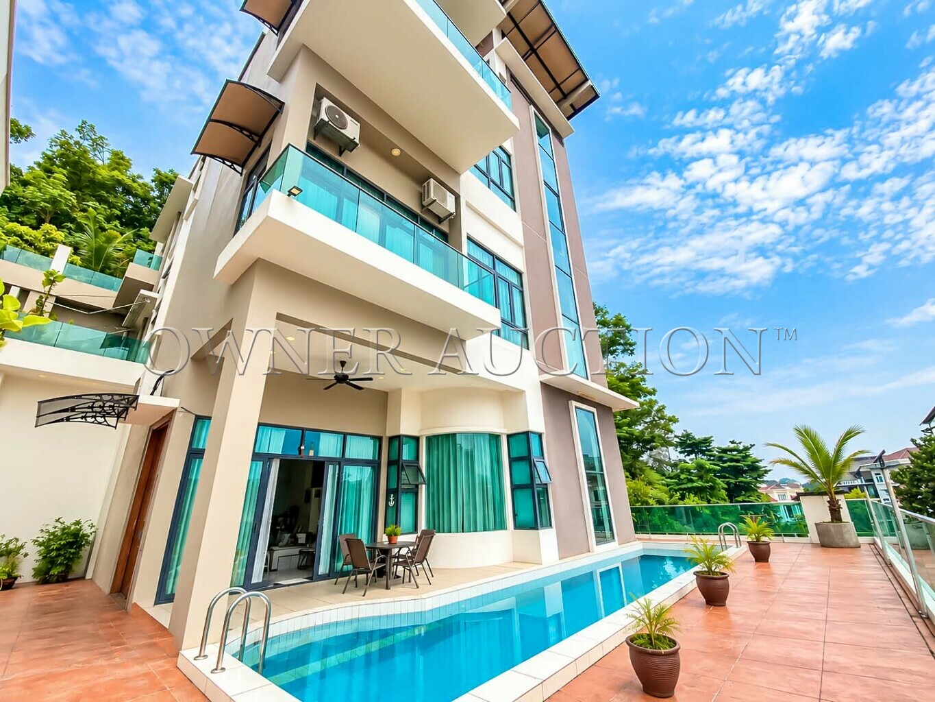 [Bungalow with semi-basements] 3 Storey Bungalow [Ideal for Luxury Confinement & Wellness Haven]